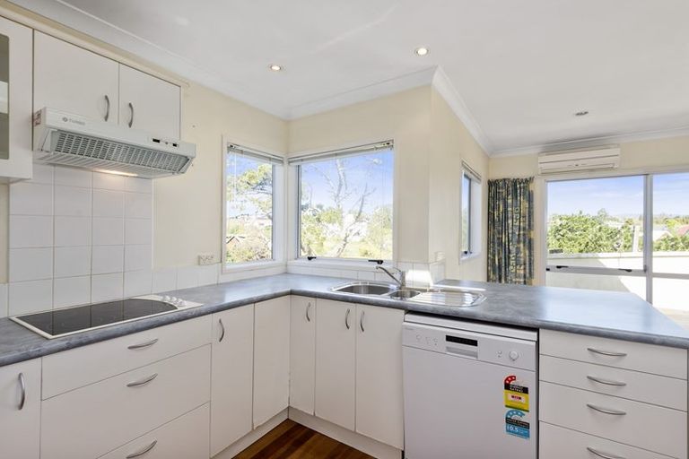 Photo of property in 12 Reid Road, New Lynn, Auckland, 0600