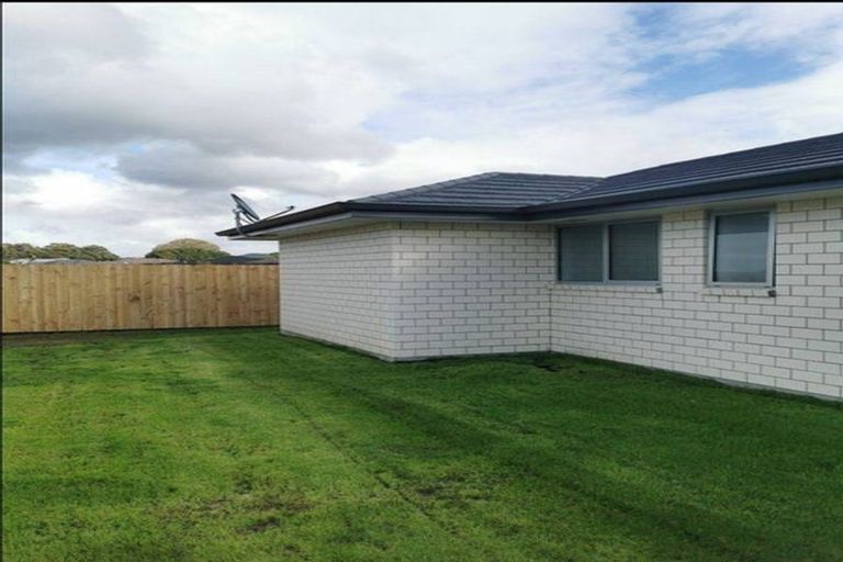 Photo of property in 23 Saint Michael Crescent, One Tree Point, 0118