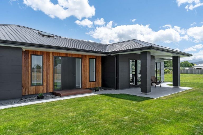 Photo of property in 17 Madison Street, Carterton, 5713