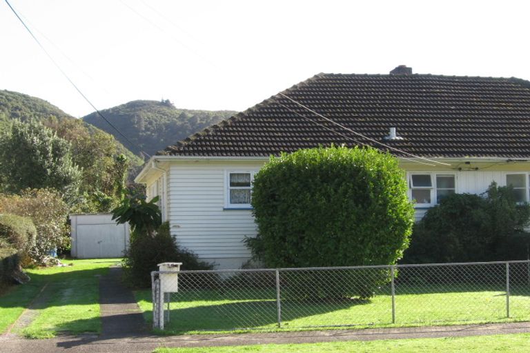 Photo of property in 15 Peck Street, Taita, Lower Hutt, 5011