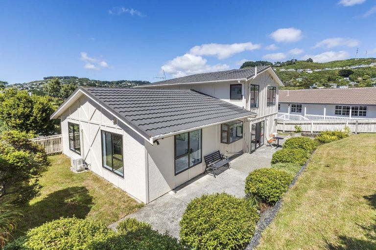 Photo of property in 11 Thatcher Crescent, Crofton Downs, Wellington, 6035