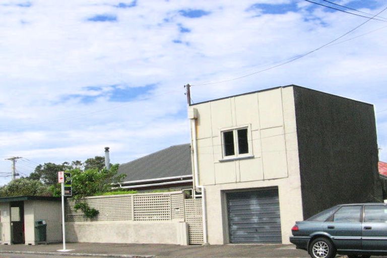 Photo of property in 138 Northland Road, Northland, Wellington, 6012