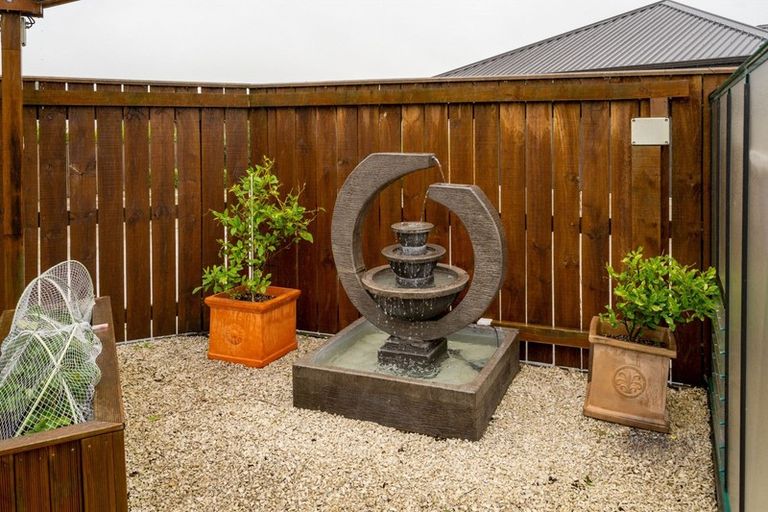 Photo of property in 18 Feist Street, Carterton, 5713