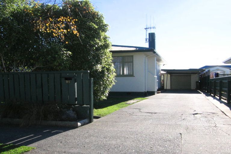 Photo of property in 35 Haydon Street, Roslyn, Palmerston North, 4414