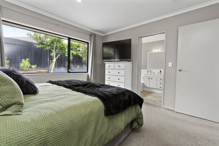 Photo of property in 17 Rosehill Place, Nawton, Hamilton, 3200