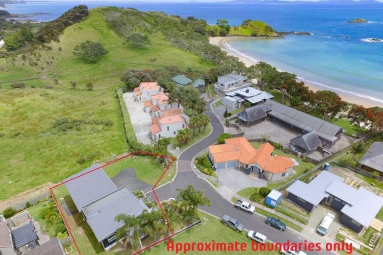 Photo of property in 10 Bayside Drive, Coopers Beach, 0420