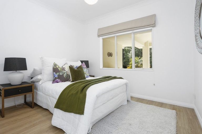 Photo of property in 7 Hobbs Road, Matakatia, Whangaparaoa, 0930