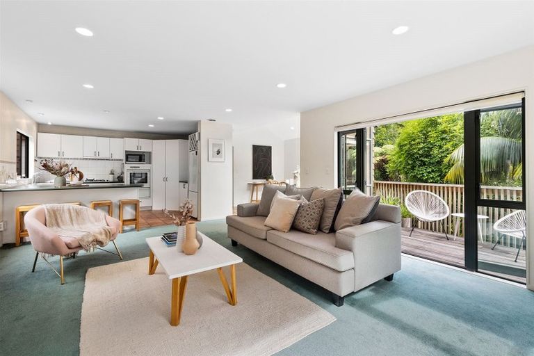 Photo of property in 2/25 Howard Road, Northcote, Auckland, 0627