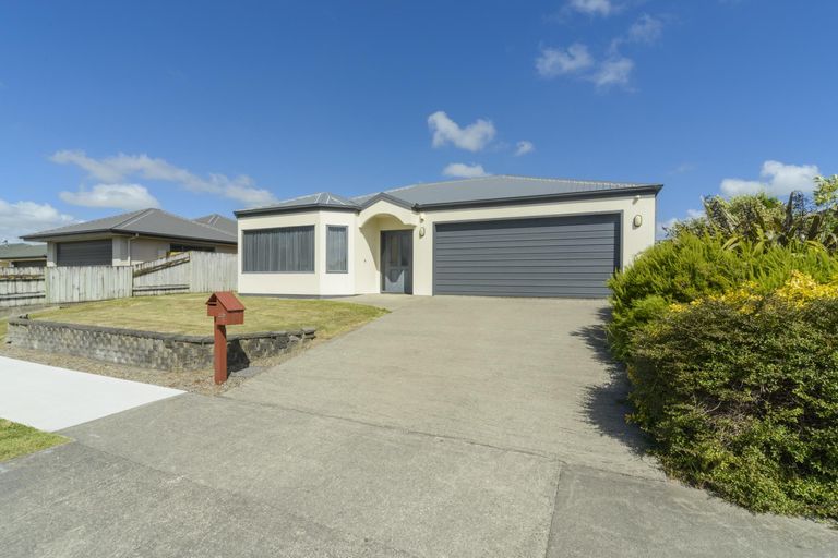 Photo of property in 110 Peter Hall Drive, Kelvin Grove, Palmerston North, 4414