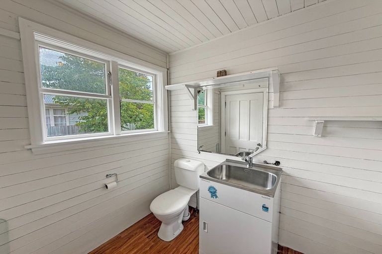 Photo of property in 15 Auburn Avenue, Upper Riccarton, Christchurch, 8041