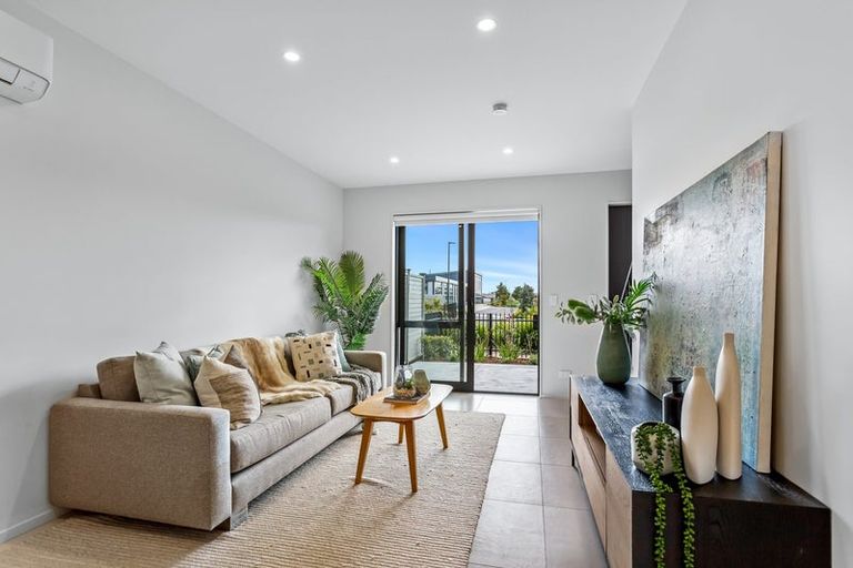 Photo of property in 12 Port Way, Rosehill, Papakura, 2113