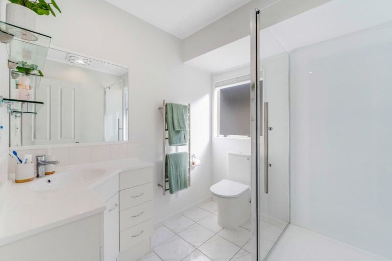 Photo of property in 2 Chale Place, Somerville, Auckland, 2014