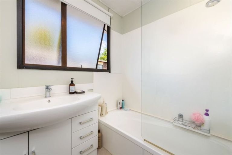 Photo of property in 2/88 Roberts Road, Te Atatu South, Auckland, 0610