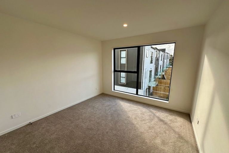 Photo of property in 3/105 Hobsonville Road, West Harbour, Auckland, 0618