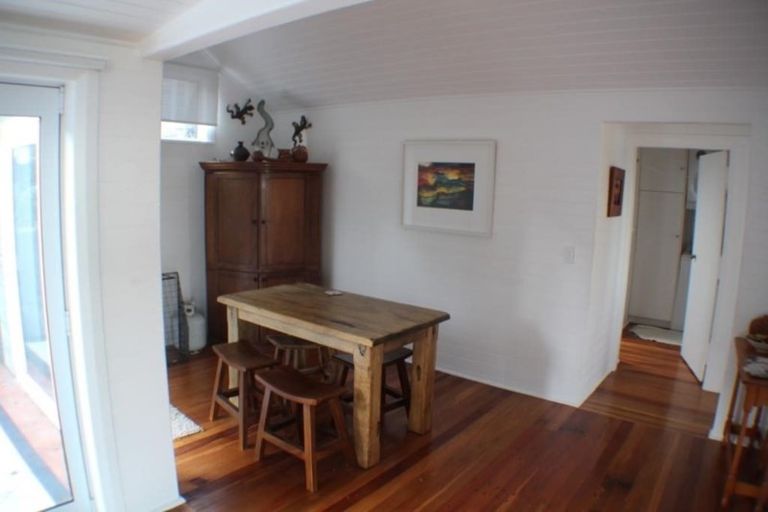 Photo of property in 6 Church Lane, Point Howard, Lower Hutt, 5013