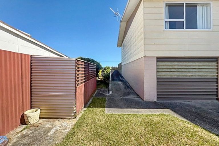 Photo of property in 34 Linklater Avenue, Foxton Beach, Foxton, 4815