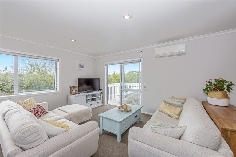 Photo of property in 15 Fern Court, Orewa, 0931