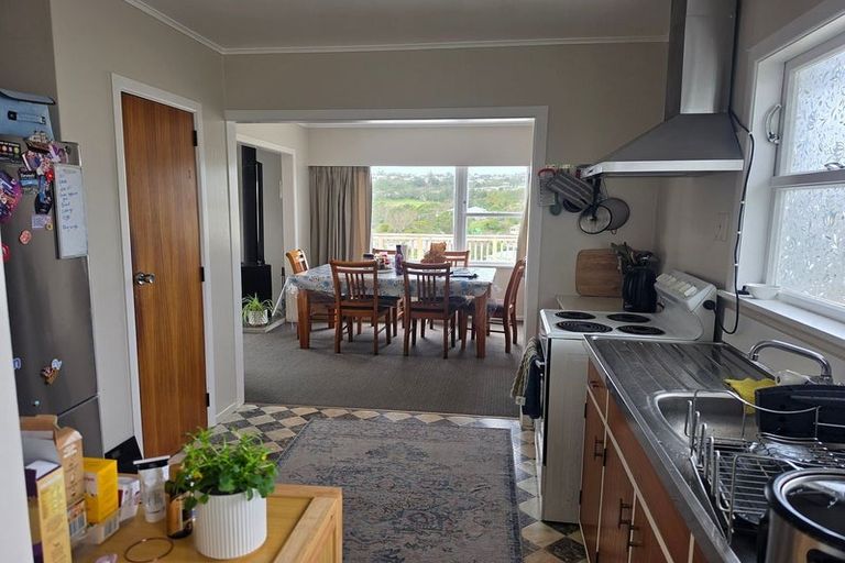 Photo of property in 3 Merritt Way, Newlands, Wellington, 6037