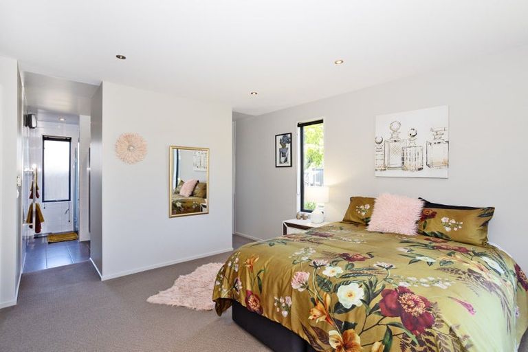 Photo of property in 11 Northside Drive, Waikiwi, Invercargill, 9810