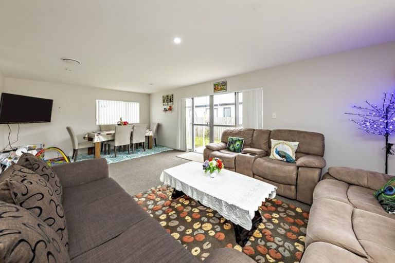 Photo of property in 56 Popokatea Drive, Takanini, 2112