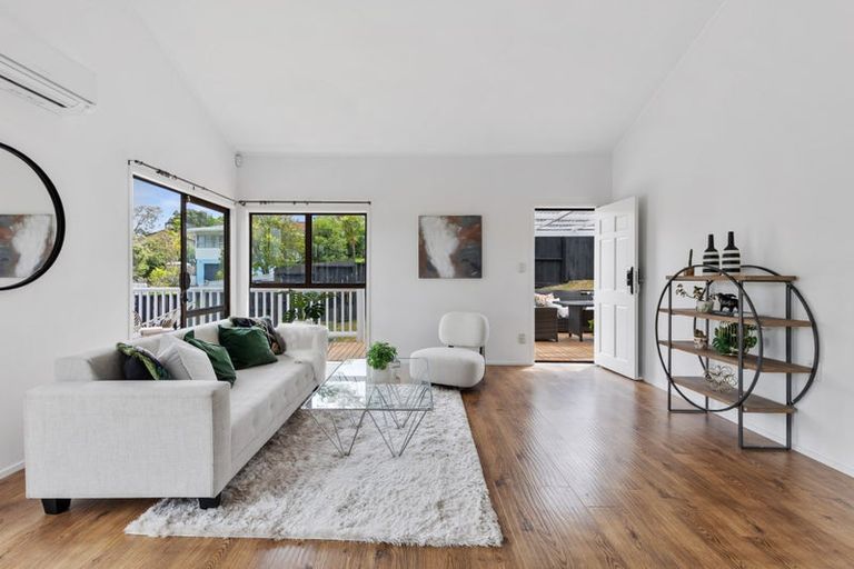 Photo of property in 1/22 Simon Ellice Drive, Bayview, Auckland, 0629