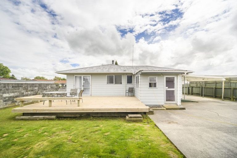 Photo of property in 9 Hinau Place, Cloverlea, Palmerston North, 4412