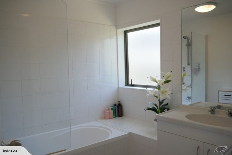 Photo of property in The Haven, 41/120 Beach Haven Road, Beach Haven, Auckland, 0626