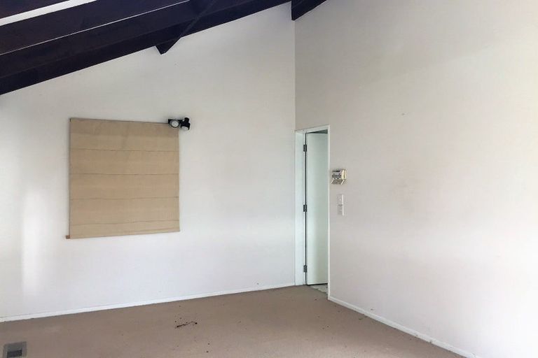 Photo of property in 148 Nicholson Road, Khandallah, Wellington, 6035