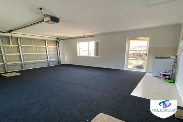 Photo of property in 11 Andover Way, Goodwood Heights, Auckland, 2105
