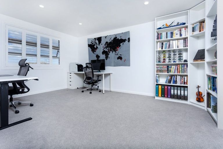 Photo of property in 8 Hornbill Drive, Fairview Heights, Auckland, 0632