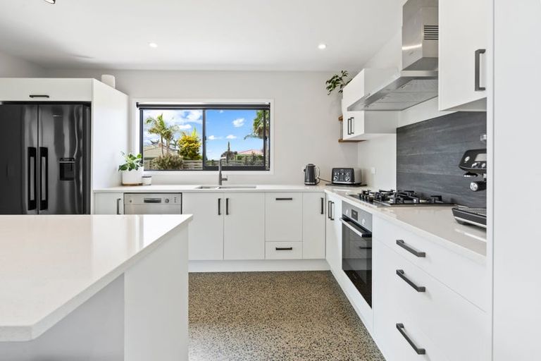 Photo of property in 15 Puroto Place, One Tree Point, 0118