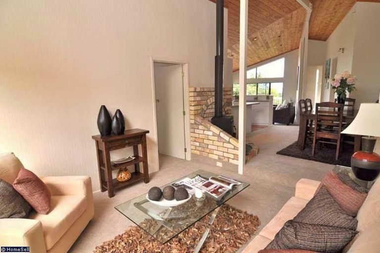 Photo of property in 2 Shirley Road, Parau, Auckland, 0604