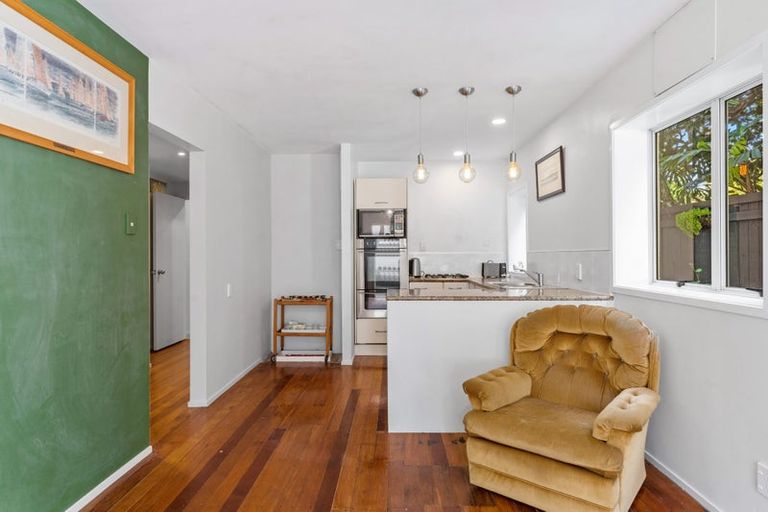 Photo of property in 1/22 Tiri Road, Milford, Auckland, 0620