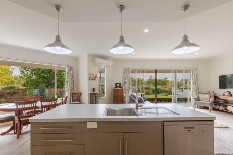 Photo of property in 22 Parkland Drive, Waipawa, 4210