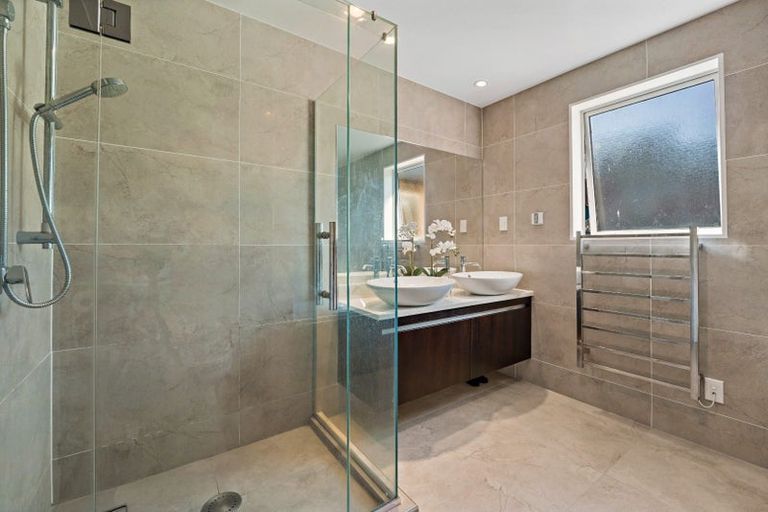 Photo of property in 52 Corricvale Way, Northcross, Auckland, 0630