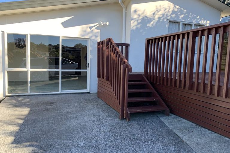 Photo of property in 12 Piper Place, Goodwood Heights, Auckland, 2105