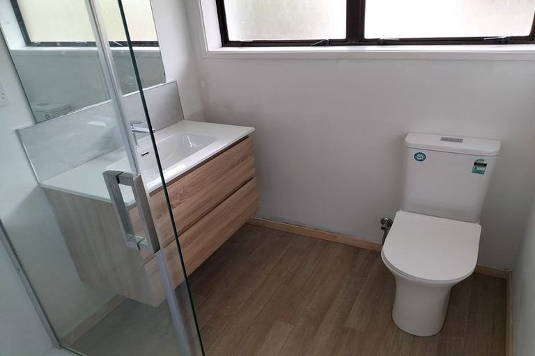 Photo of property in 2/66 Aberfeldy Avenue, Highland Park, Auckland, 2010