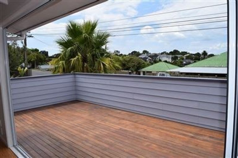 Photo of property in 1/47 Rawene Road, Birkenhead, Auckland, 0626
