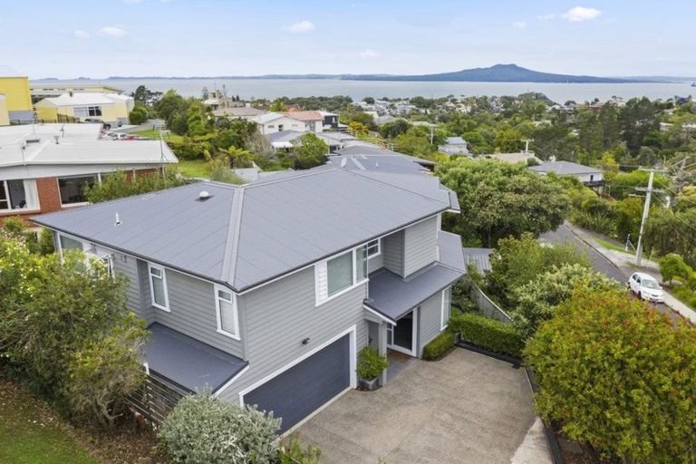 Photo of property in 37a Peter Terrace, Castor Bay, Auckland, 0620