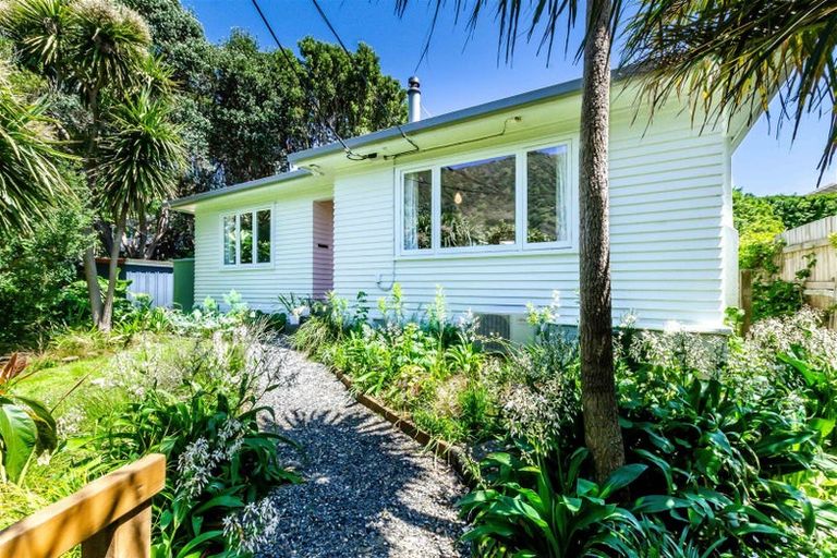 Photo of property in 27 Wellington Road, Paekakariki, 5034
