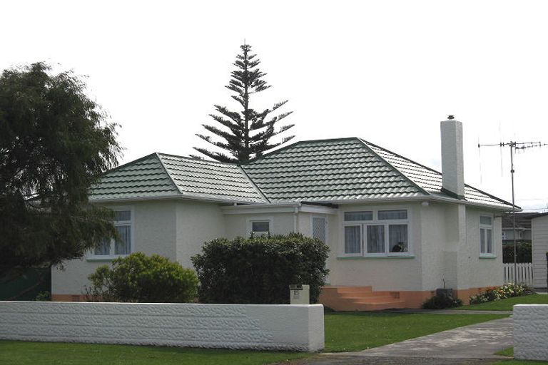 Photo of property in 15 Tongariro Street, Castlecliff, Whanganui, 4501