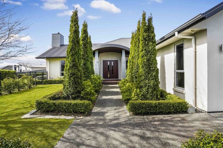 Photo of property in 2 Gibbston Close, Huntington, Hamilton, 3210