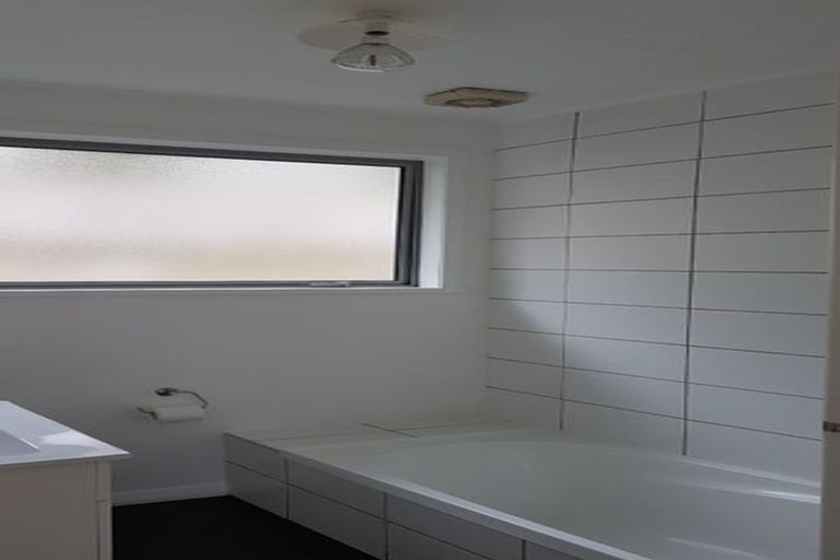 Photo of property in 137b Newlands Road, Newlands, Wellington, 6037