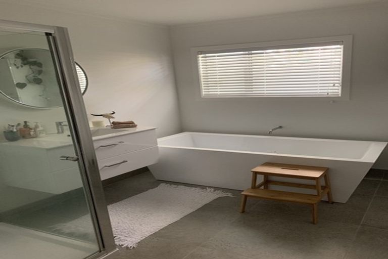 Photo of property in 2/14 Finchley Road, Torbay, Auckland, 0630