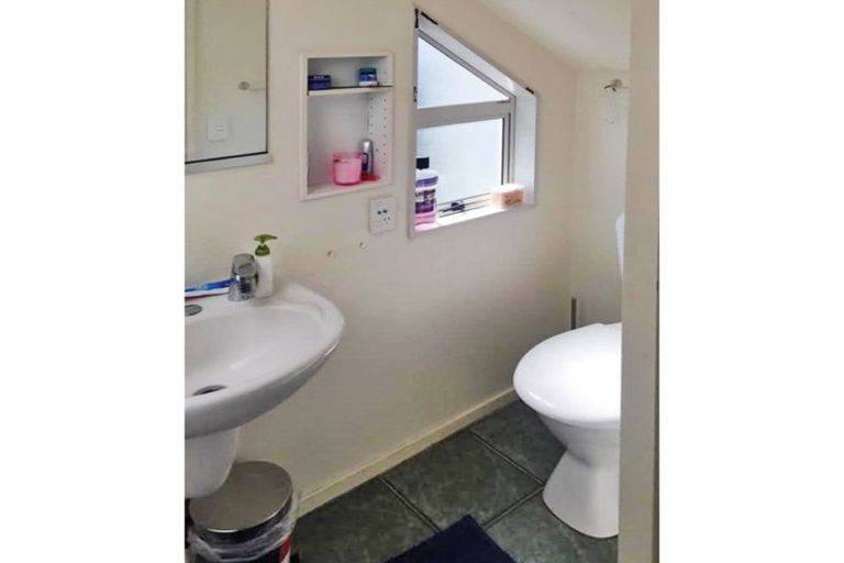 Photo of property in 113b Wynyard Crescent, Fernhill, Queenstown, 9300