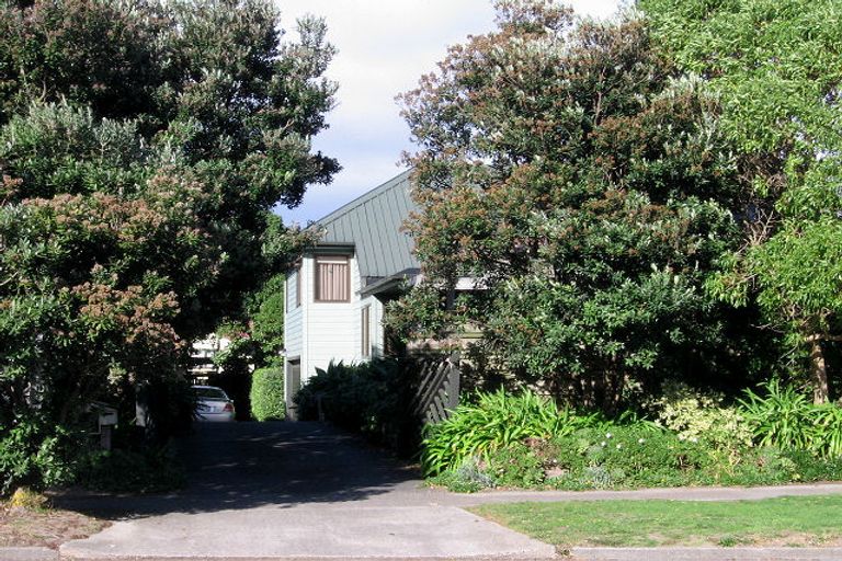 Photo of property in 206 Tutere Street, Waikanae Beach, Waikanae, 5036