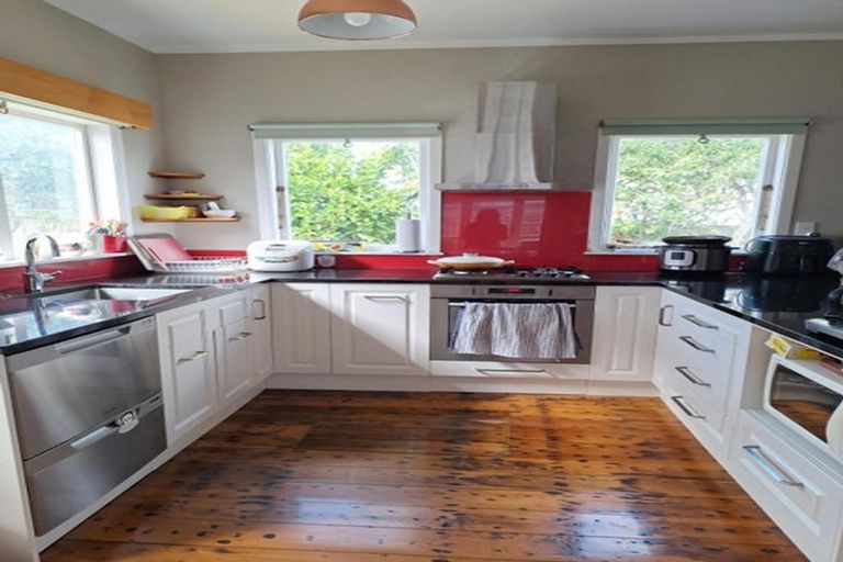 Photo of property in 8 Chamberlain Road, Karori, Wellington, 6012