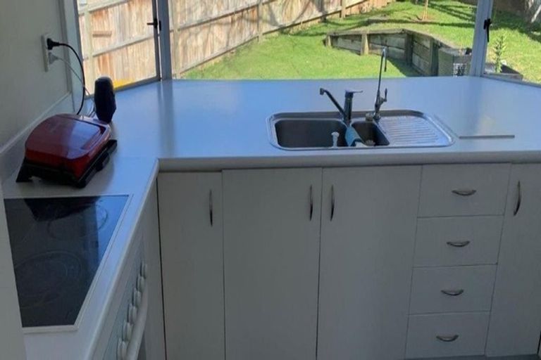 Photo of property in 1/17 Kells Place, Botany Downs, Auckland, 2010