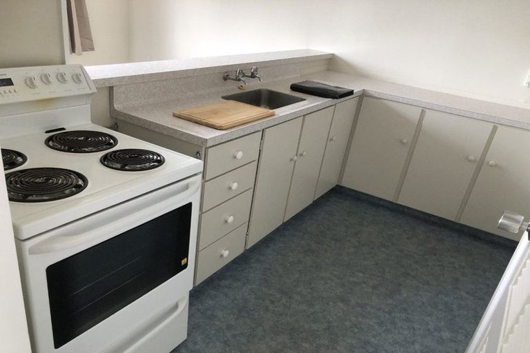 Photo of property in 2/47 Edgecombe Street, Newlands, Wellington, 6037