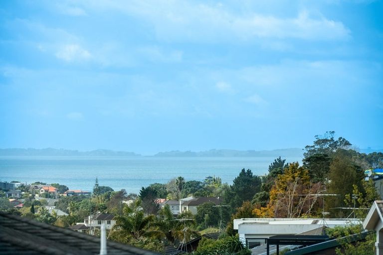 Photo of property in 1a Adelie Place, Murrays Bay, Auckland, 0630